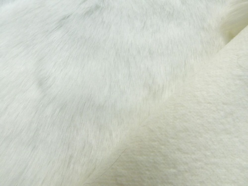 Medium Ivory White 25mm pile