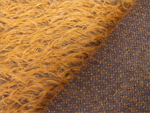 Helmbold 1/42 Golden Russet Gold 16mm Mohair 