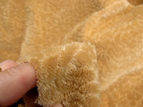 Helmbold 61/60 Golden Beige 4mm  Sculpted Mohair 