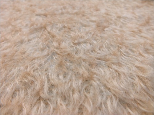 Jerry 21 Blonde on Ivory 18mm Mohair